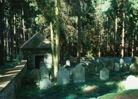 Cemetery in Markvarec with mortuary